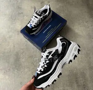 Sketchers Luxury Fashion Black White Sneakers