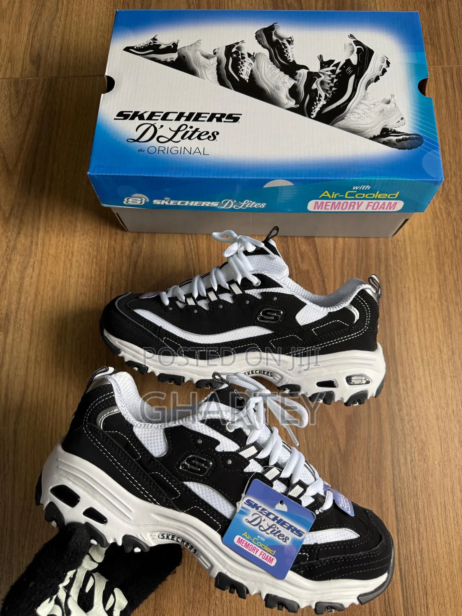 Sketchers Luxury Fashion Black White Sneakers