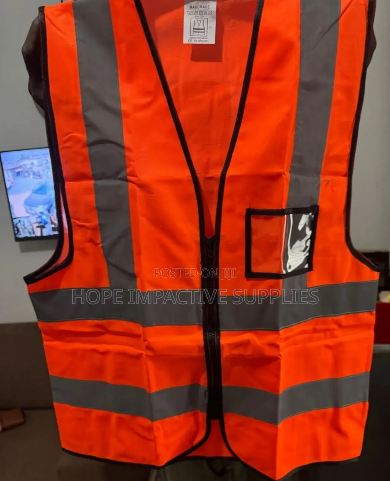 Reflective Vest With Zip And Reflectors.
