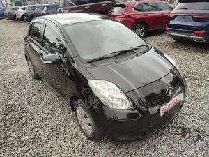 Toyota Vitz 1.3 AWD 5dr 2010 Black