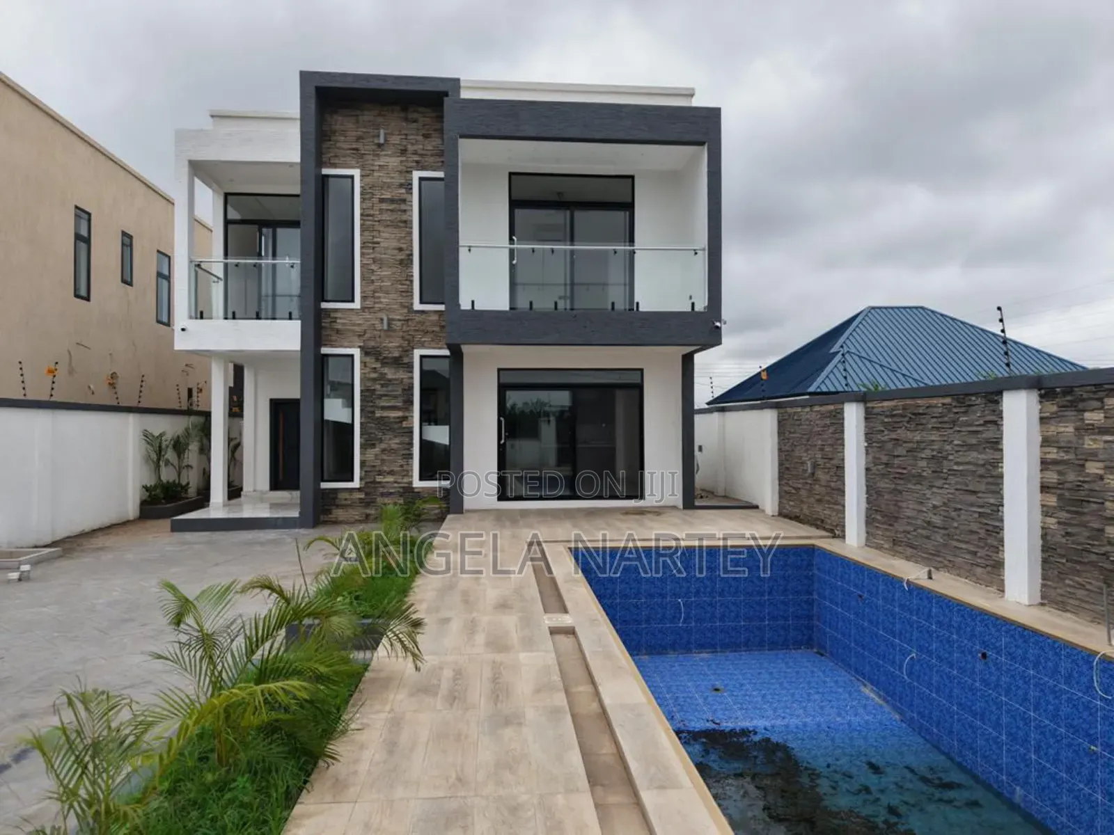 4bdrm House in Community 24, Tema Metropolitan for sale