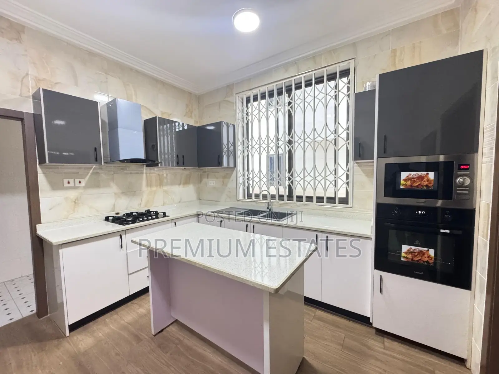 4bdrm Townhouse / Terrace in East Legon for rent