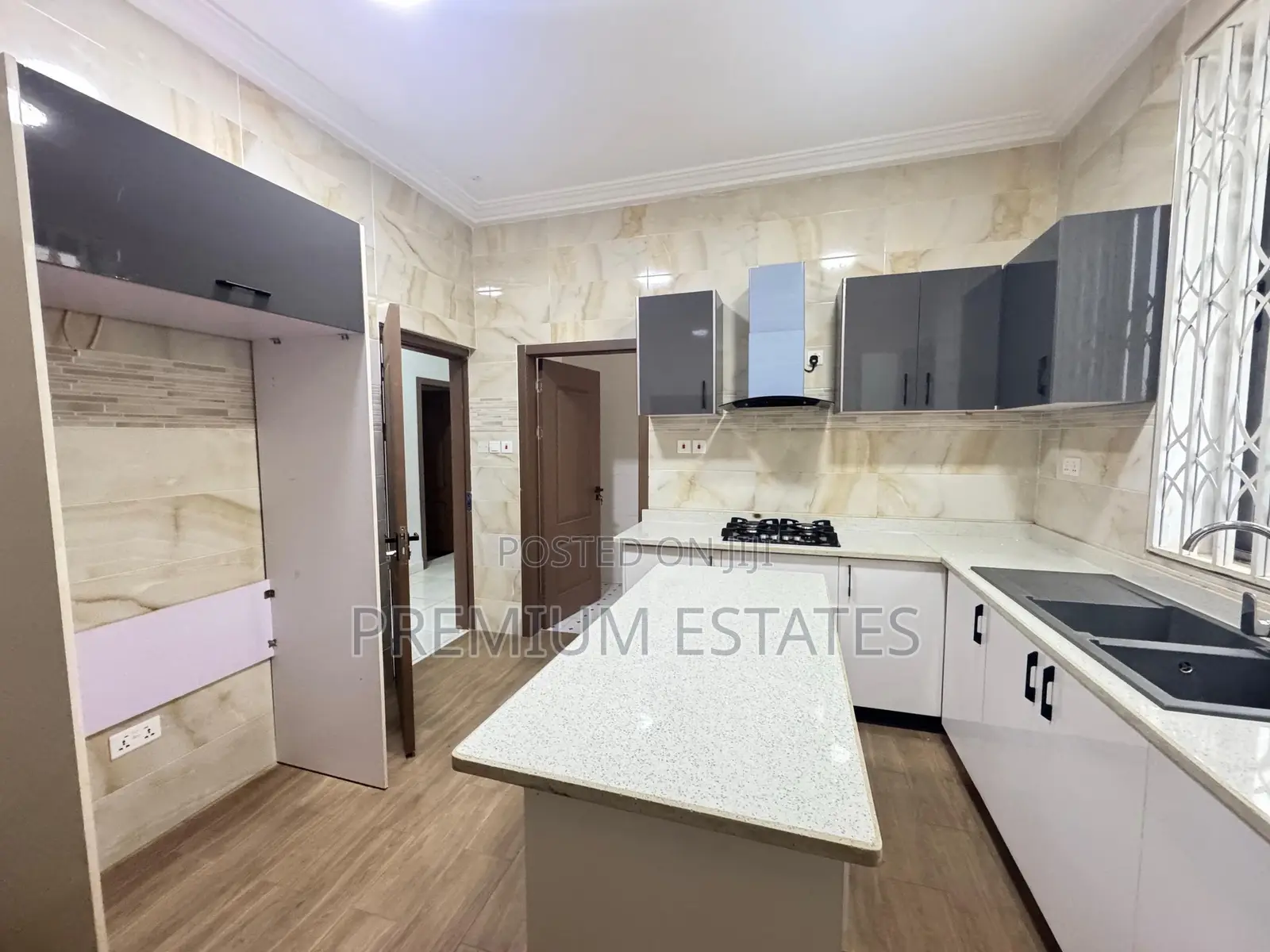 4bdrm Townhouse / Terrace in East Legon for rent