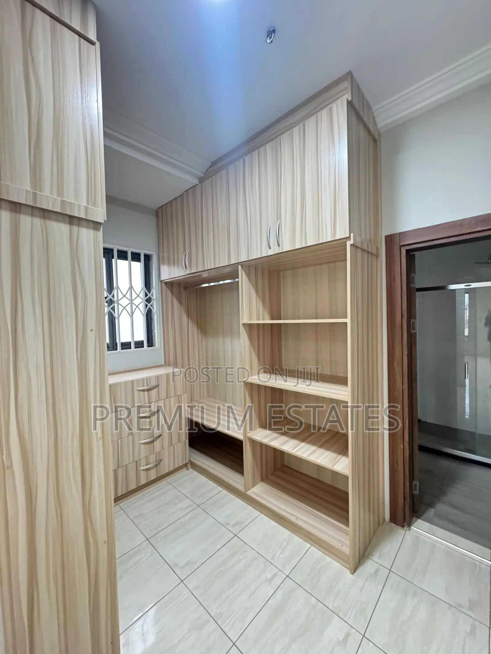 4bdrm Townhouse / Terrace in East Legon for rent