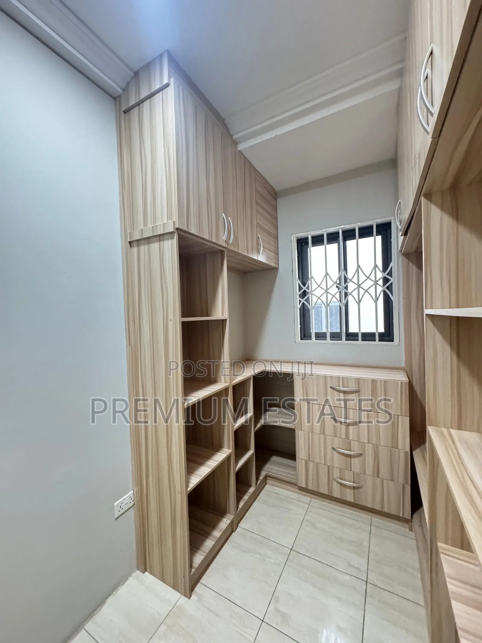 4bdrm Townhouse / Terrace in East Legon for rent