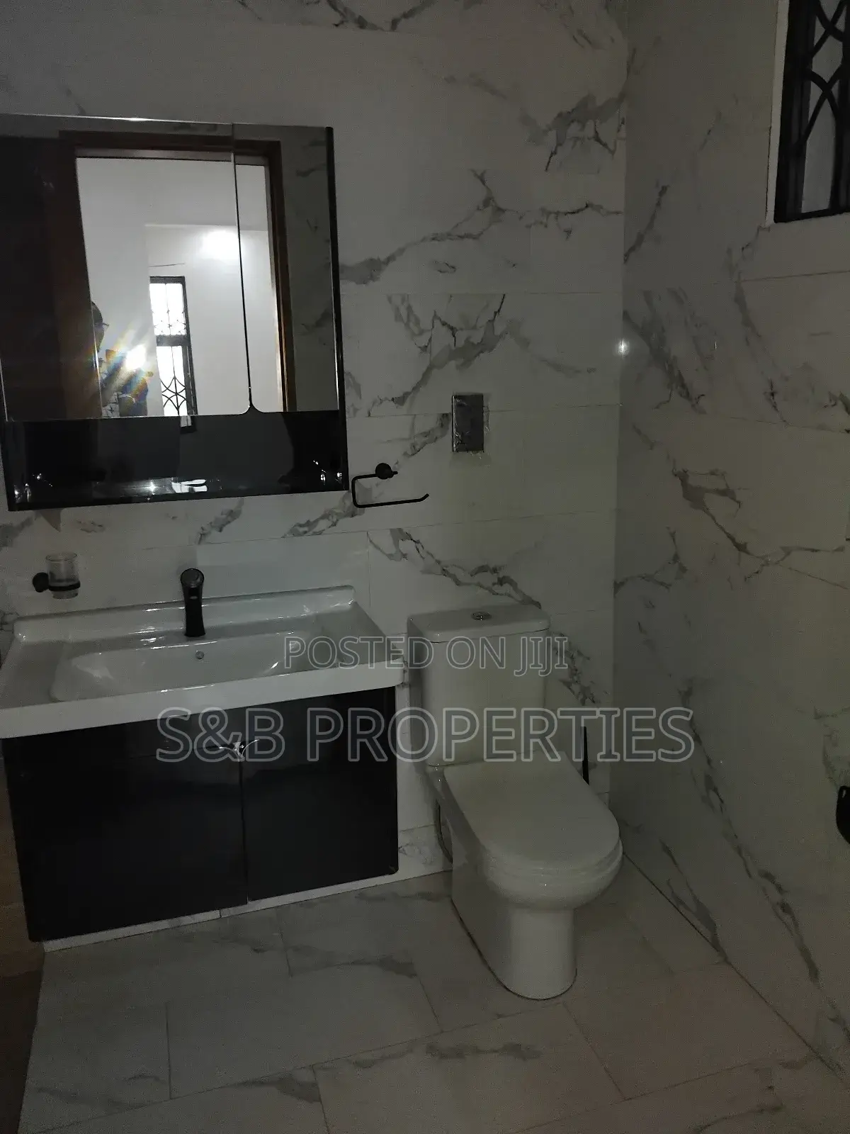 5bdrm House in Ashomang Estate for sale