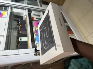 New Laptop Apple MacBook Pro 2024 M4 14-Inch 16GB Apple M4 SSD 512GB