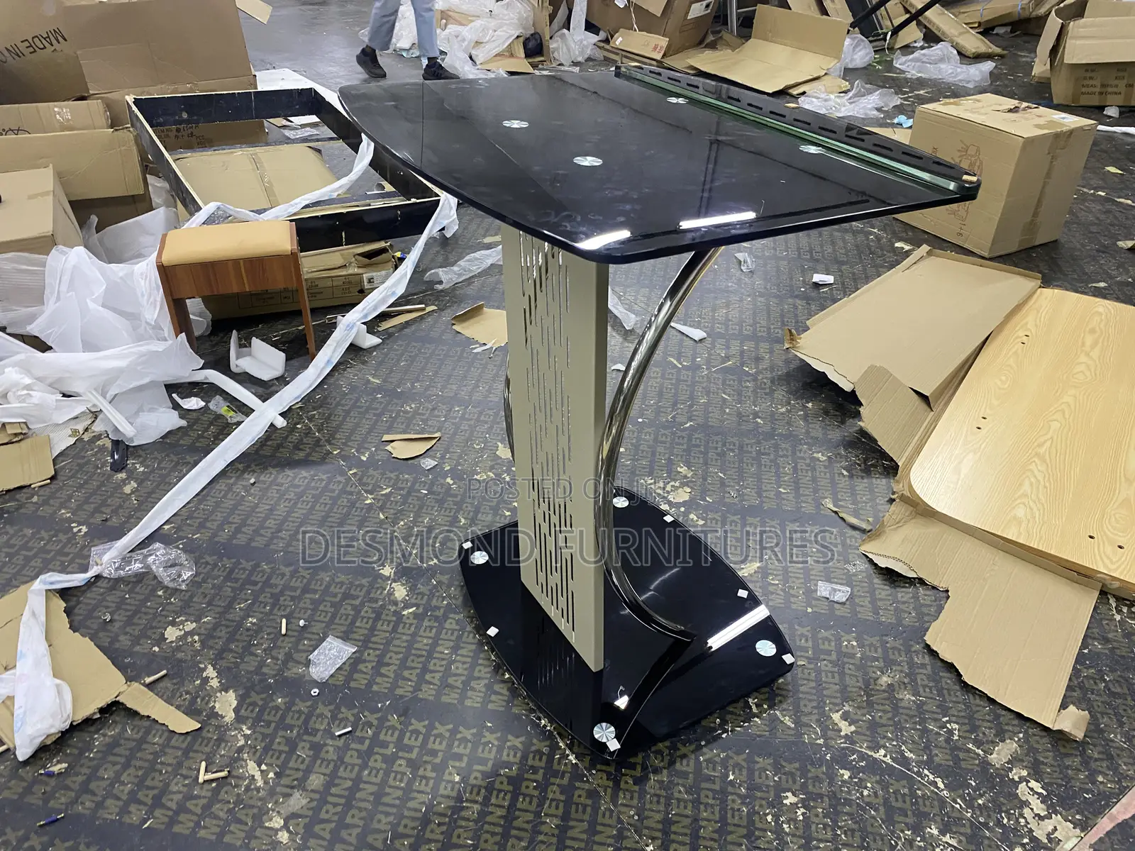 Imported Pulpit ( Glass )