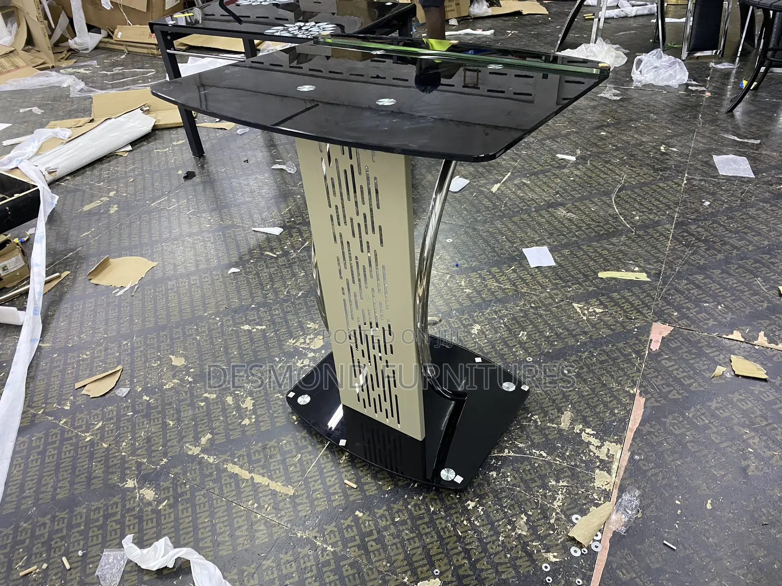 Imported Pulpit ( Glass )