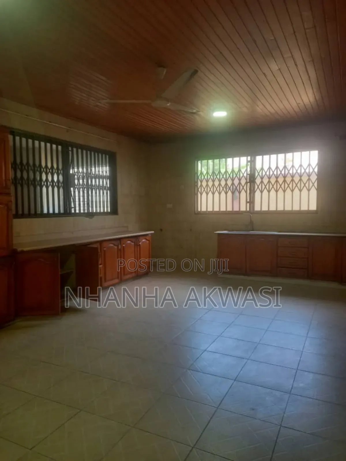6bdrm House in Community 3, Tema Metropolitan for rent