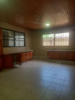 6bdrm House in Community 3, Tema Metropolitan for rent
