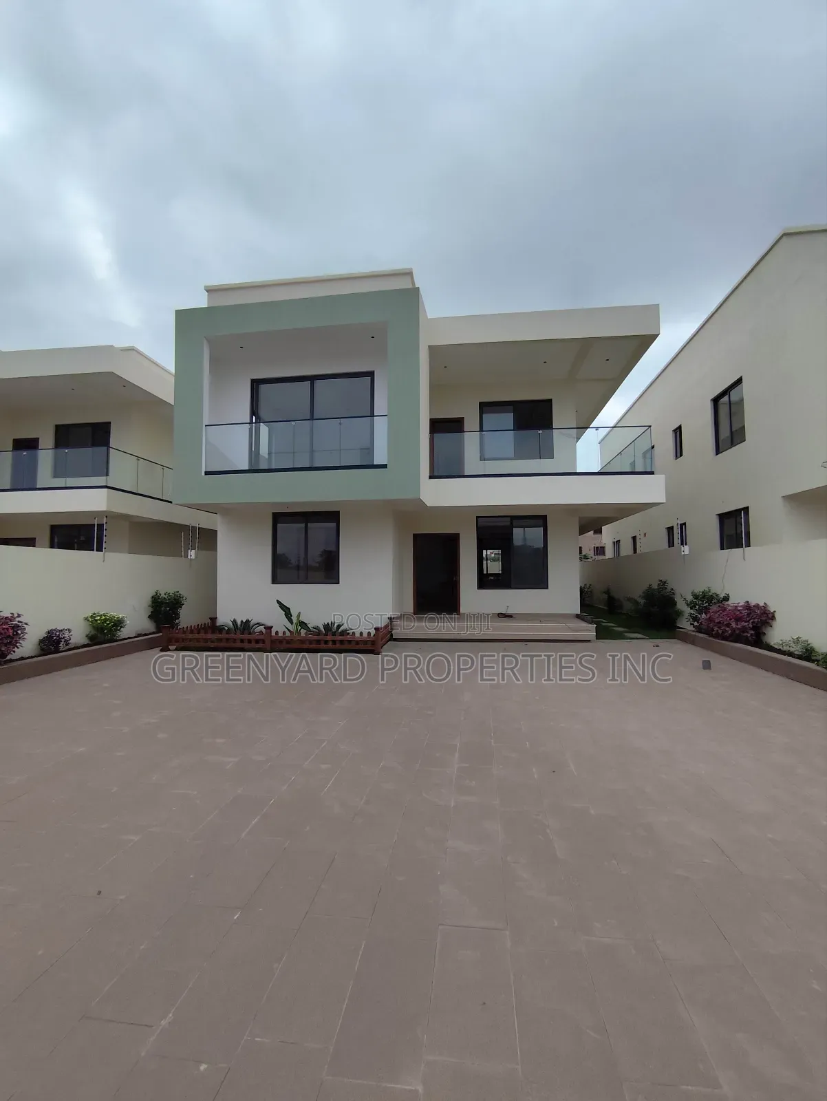 4bdrm House in School Junction, Ashaley Botwe for sale