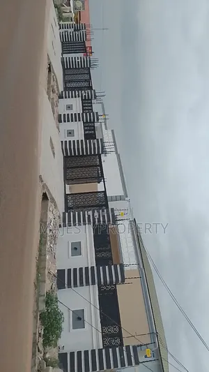 3bdrm Townhouse/Terrace in Batsona, Spintex for sale