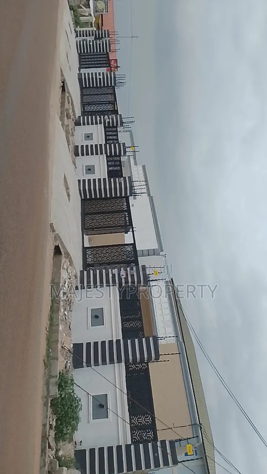 3bdrm Townhouse/Terrace in Batsona, Spintex for sale