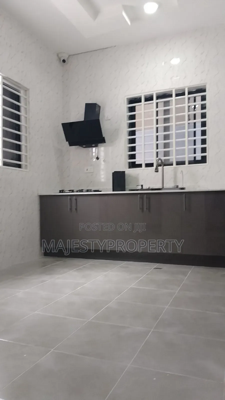 3bdrm Townhouse/Terrace in Batsona, Spintex for sale