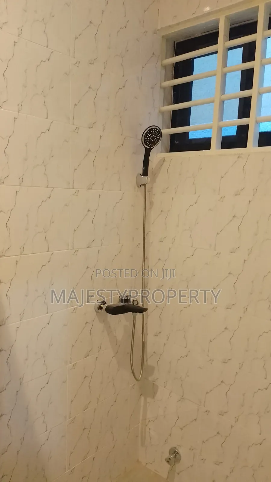 3bdrm Townhouse/Terrace in Batsona, Spintex for sale