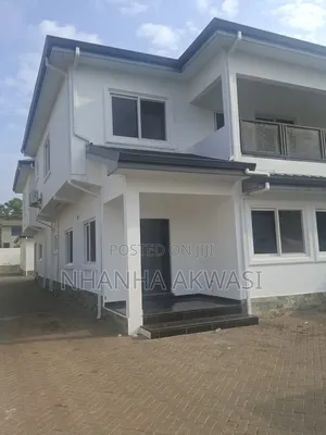 4bdrm House in Community 6, Tema Metropolitan for rent