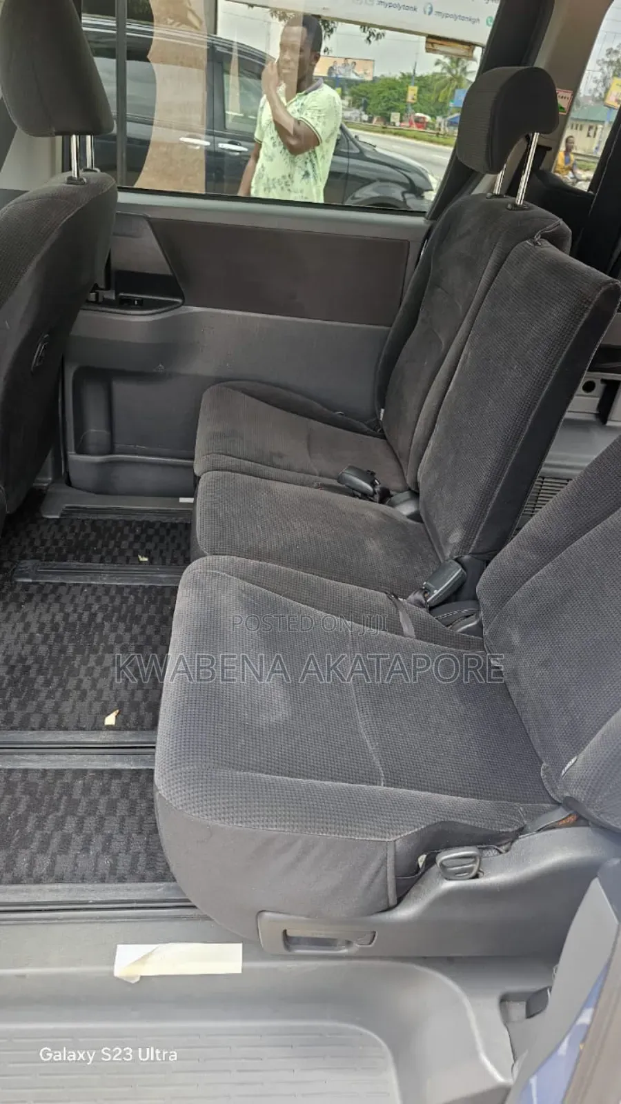 Toyota Voxy 2013 Green