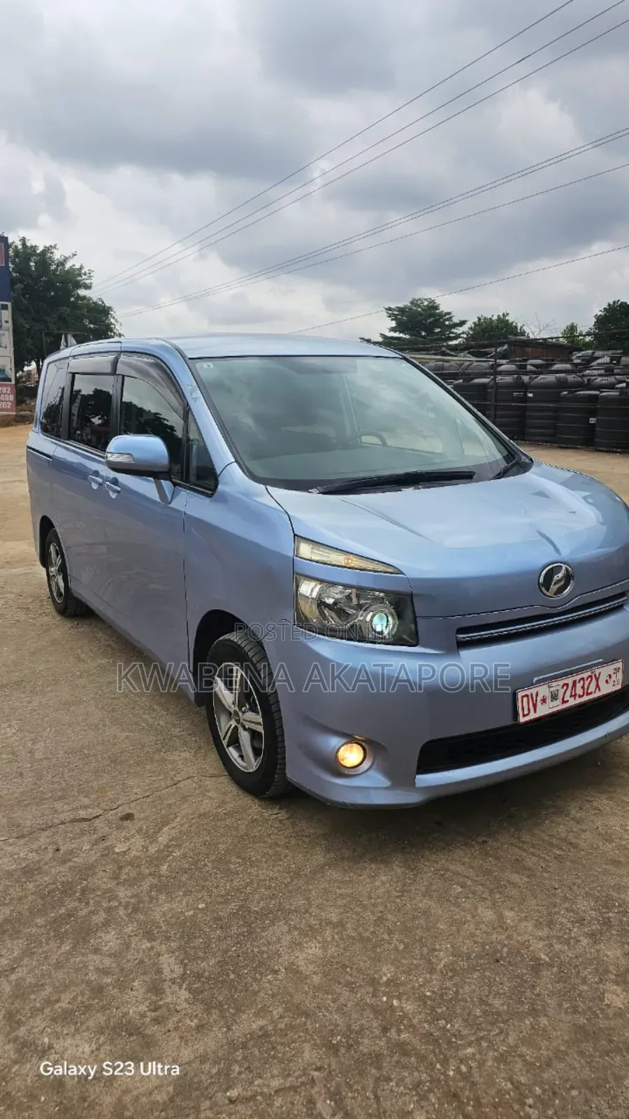 Toyota Voxy 2013 Green