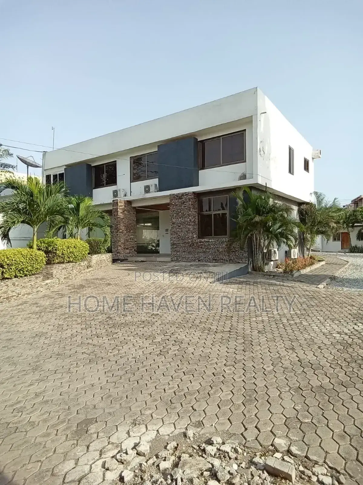 6bdrm House in Airport Residentials for rent