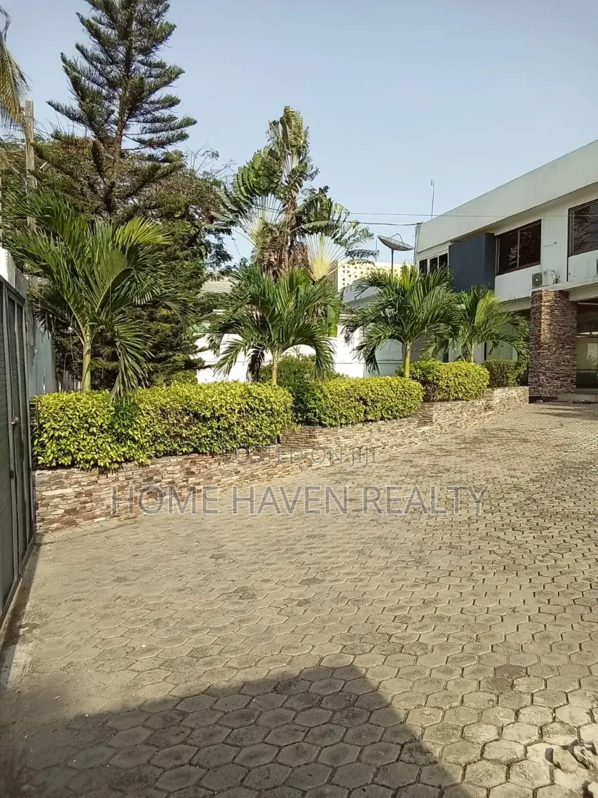 6bdrm House in Airport Residentials for rent
