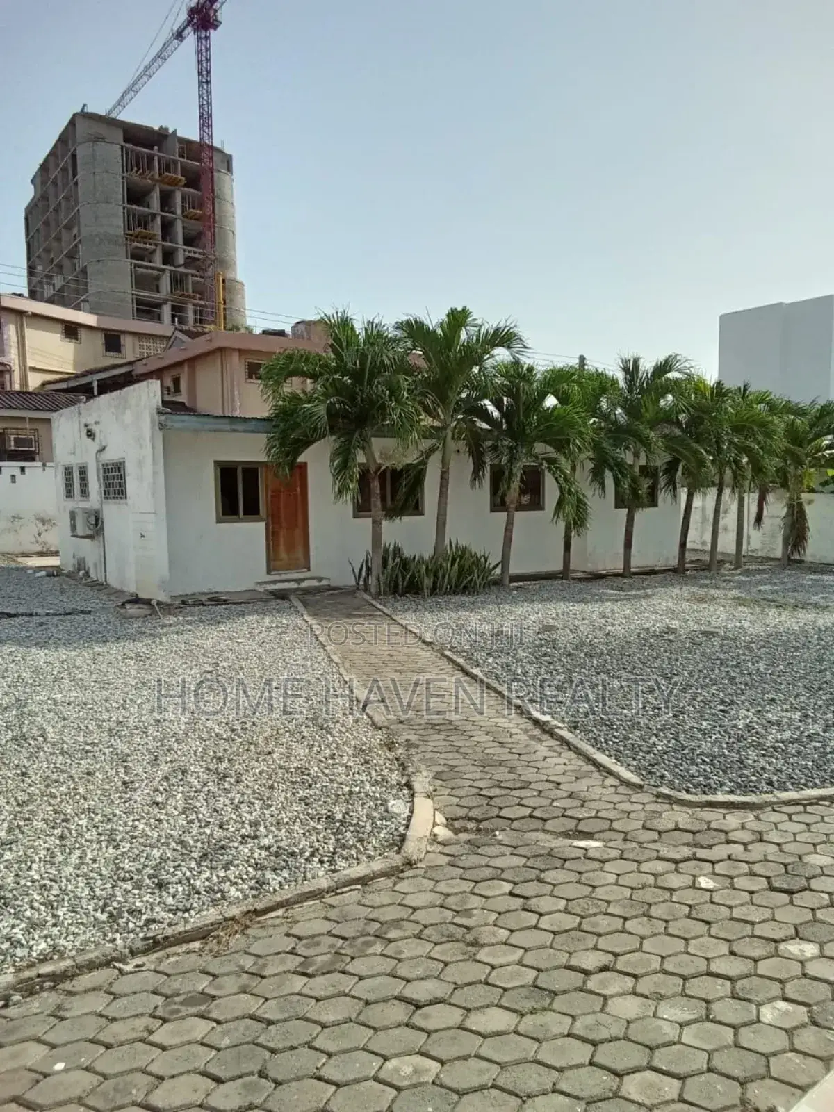 6bdrm House in Airport Residentials for rent