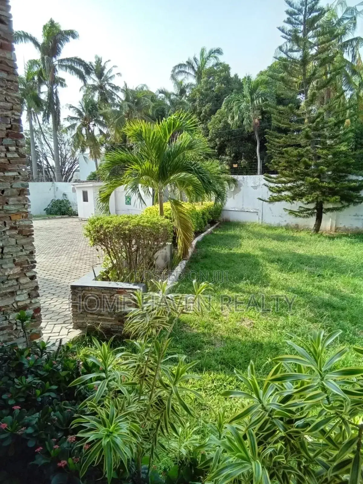 6bdrm House in Airport Residentials for rent