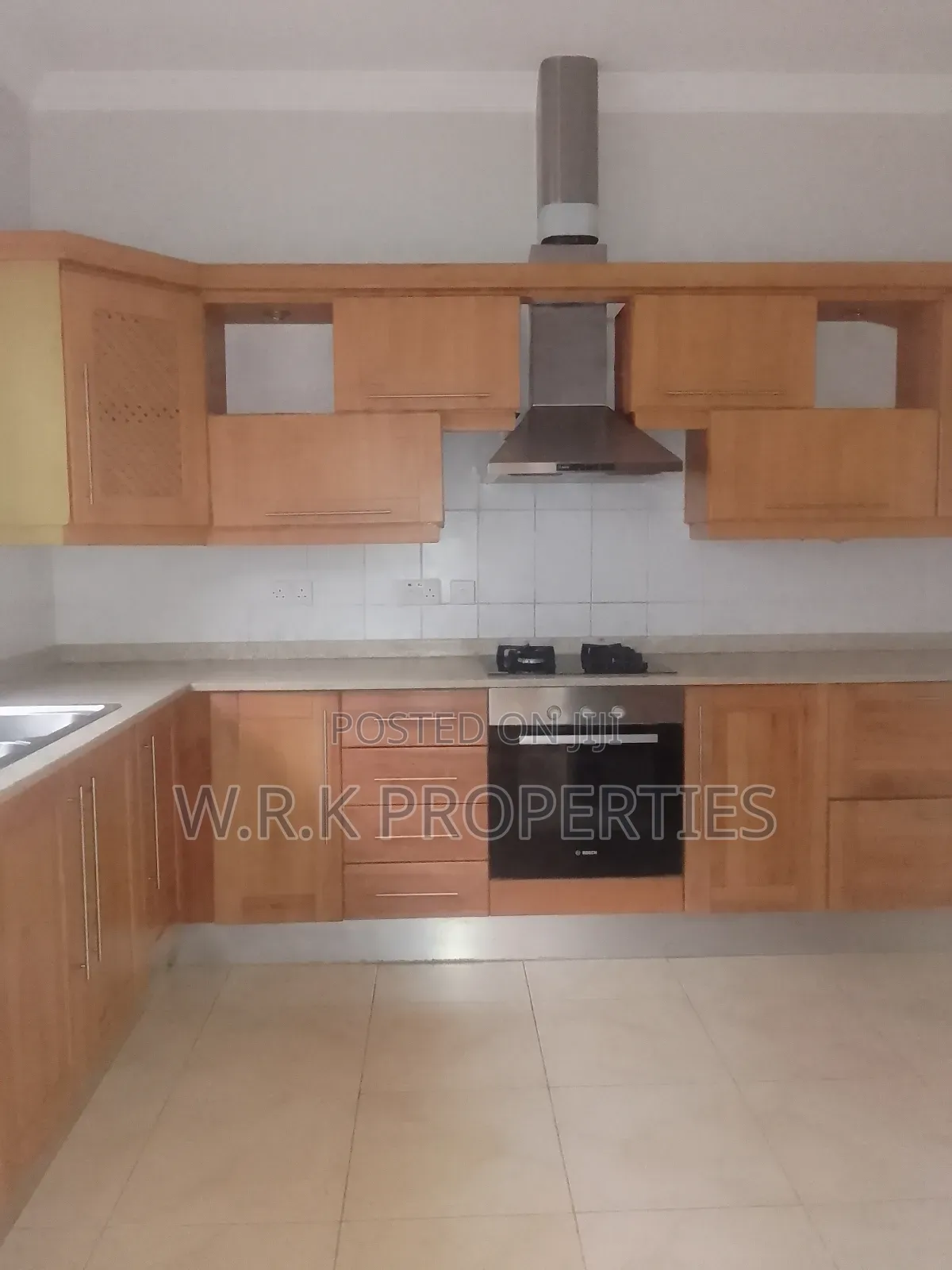 Furnished 3bdrm Townhouse / Terrace in Cantoment, Accra Metropolitan
