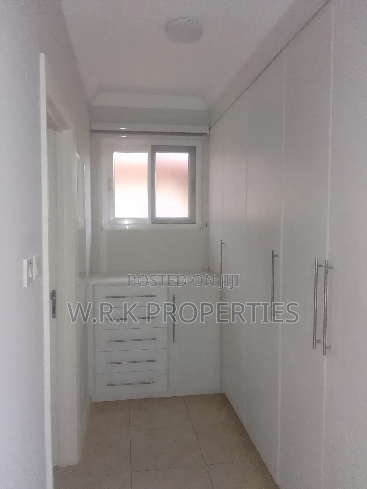 Furnished 3bdrm Townhouse / Terrace in Cantoment, Accra Metropolitan