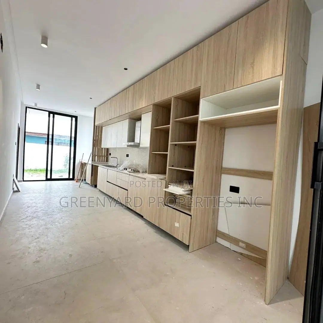 4bdrm House in Nanakrom, Ashaley Botwe for sale