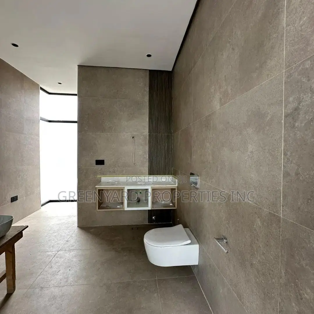 4bdrm House in Nanakrom, Ashaley Botwe for sale