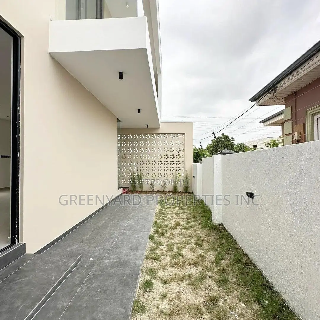 4bdrm House in Nanakrom, Ashaley Botwe for sale