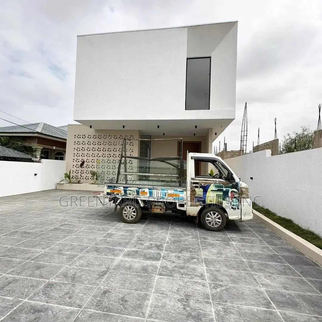 4bdrm House in Nanakrom, Ashaley Botwe for sale