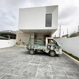 4bdrm House in Nanakrom, Ashaley Botwe for sale