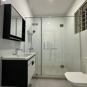 4bdrm House in Lakeside, Ashaley Botwe for sale