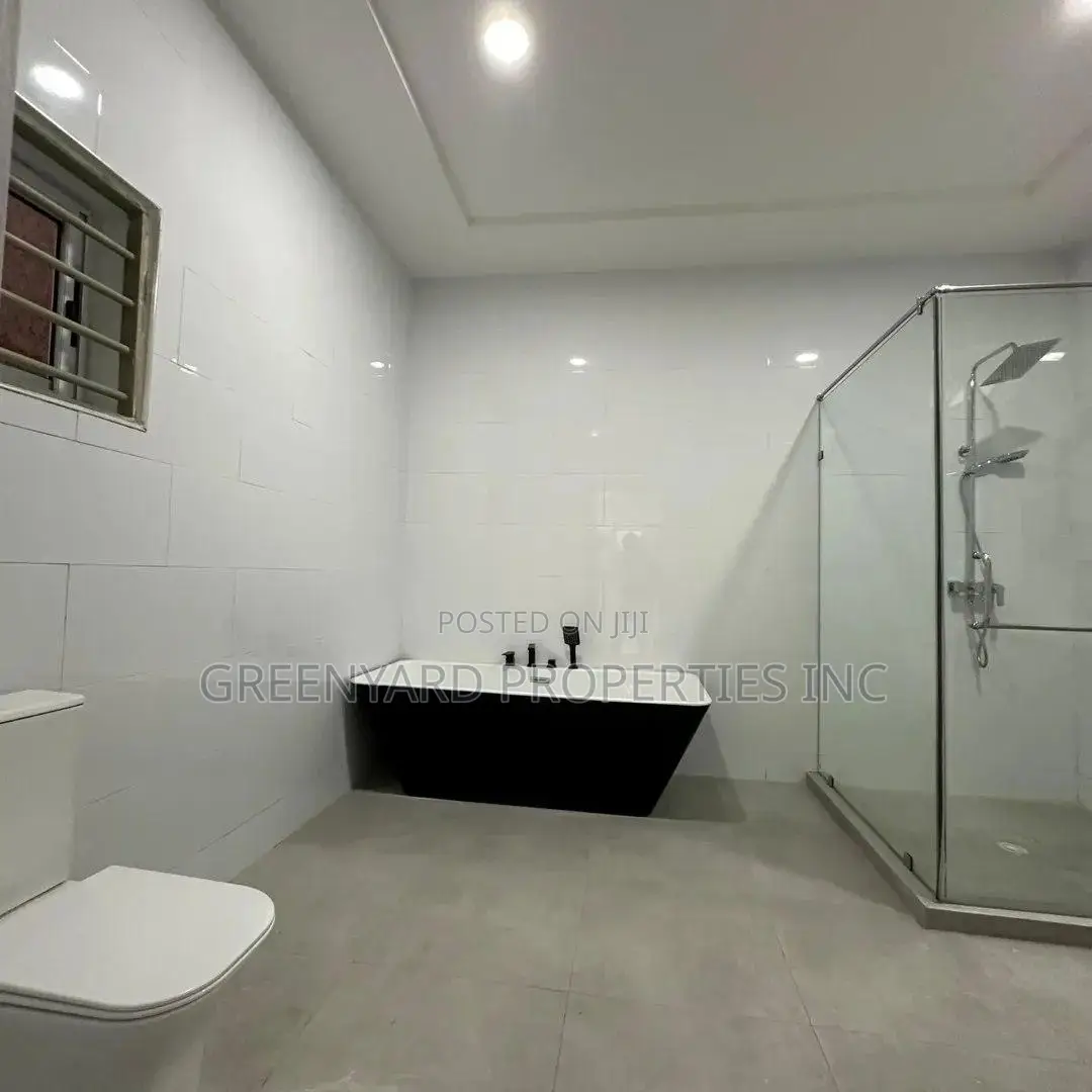 4bdrm House in Lakeside, Ashaley Botwe for sale