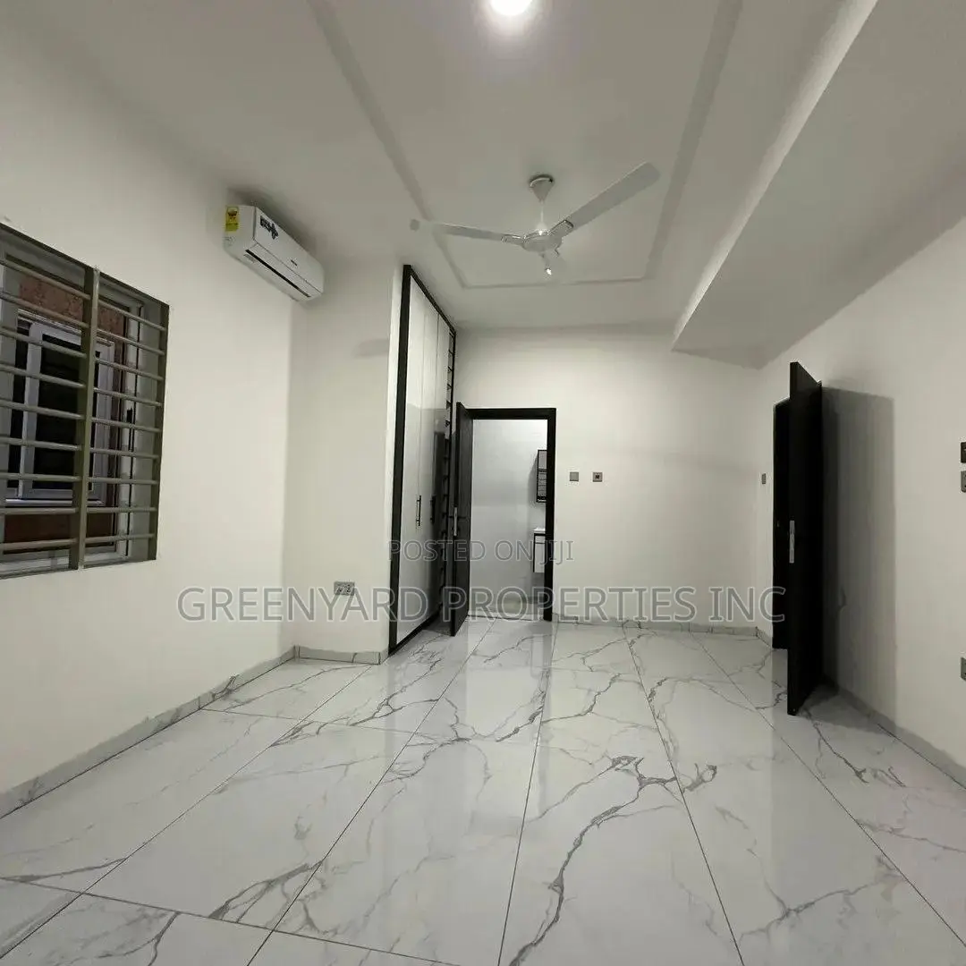 4bdrm House in Lakeside, Ashaley Botwe for sale