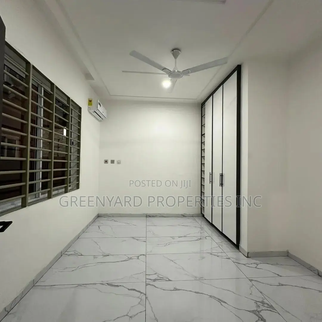 4bdrm House in Lakeside, Ashaley Botwe for sale