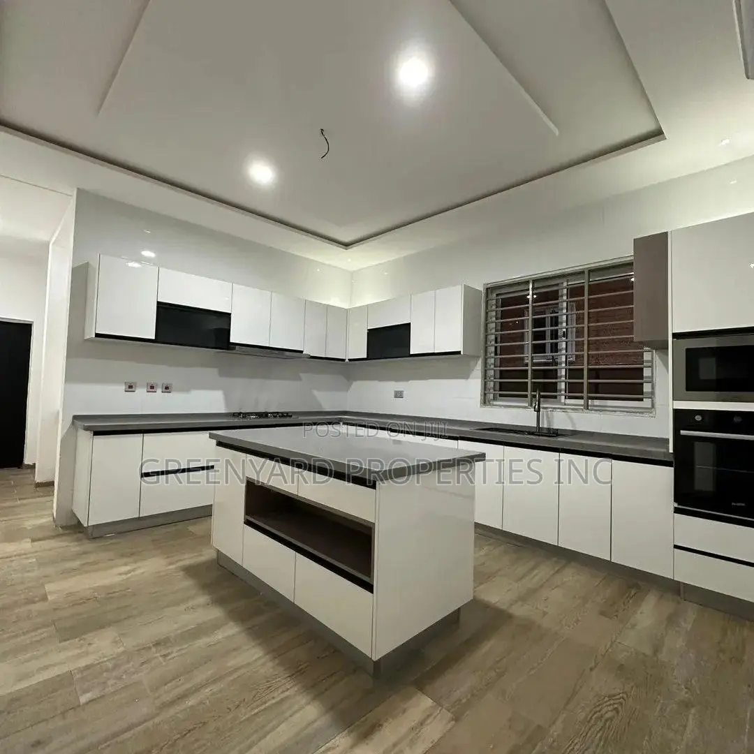 4bdrm House in Lakeside, Ashaley Botwe for sale