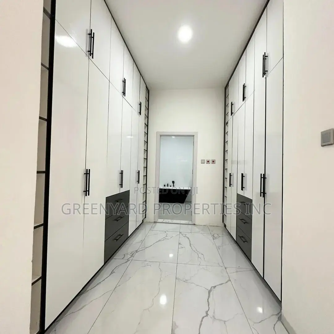 4bdrm House in Lakeside, Ashaley Botwe for sale