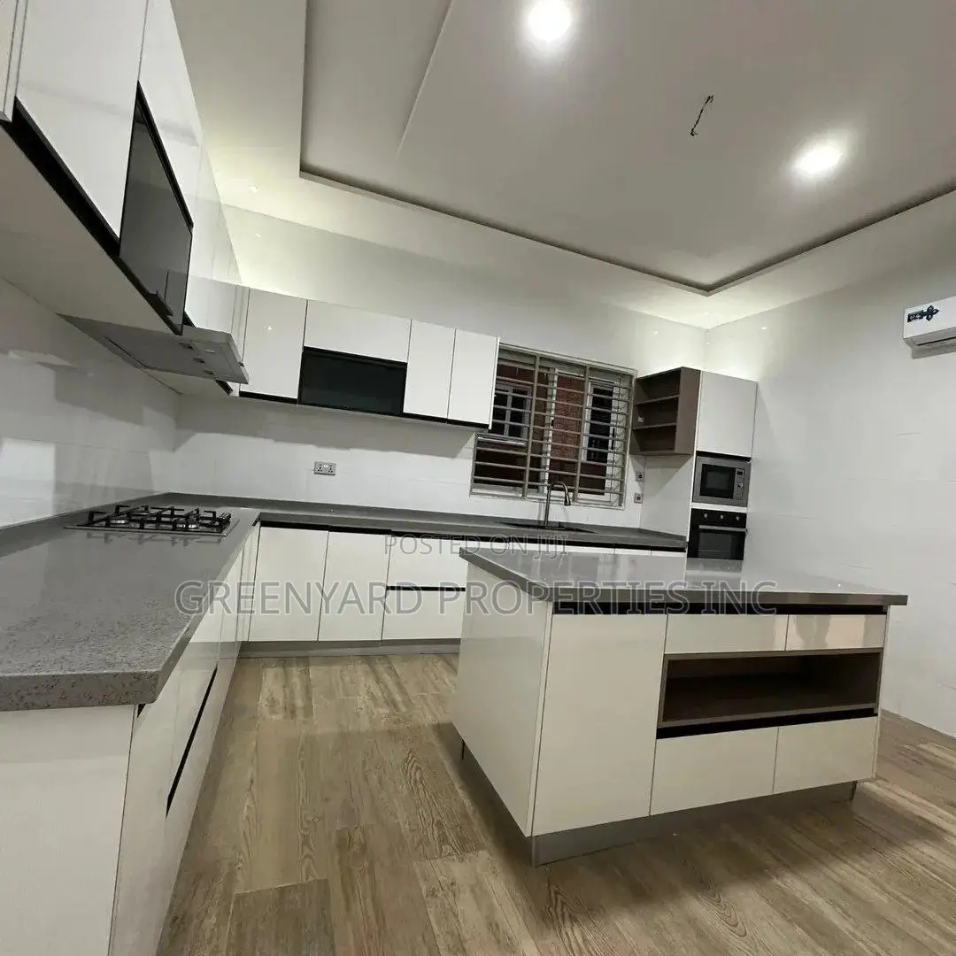 4bdrm House in Lakeside, Ashaley Botwe for sale