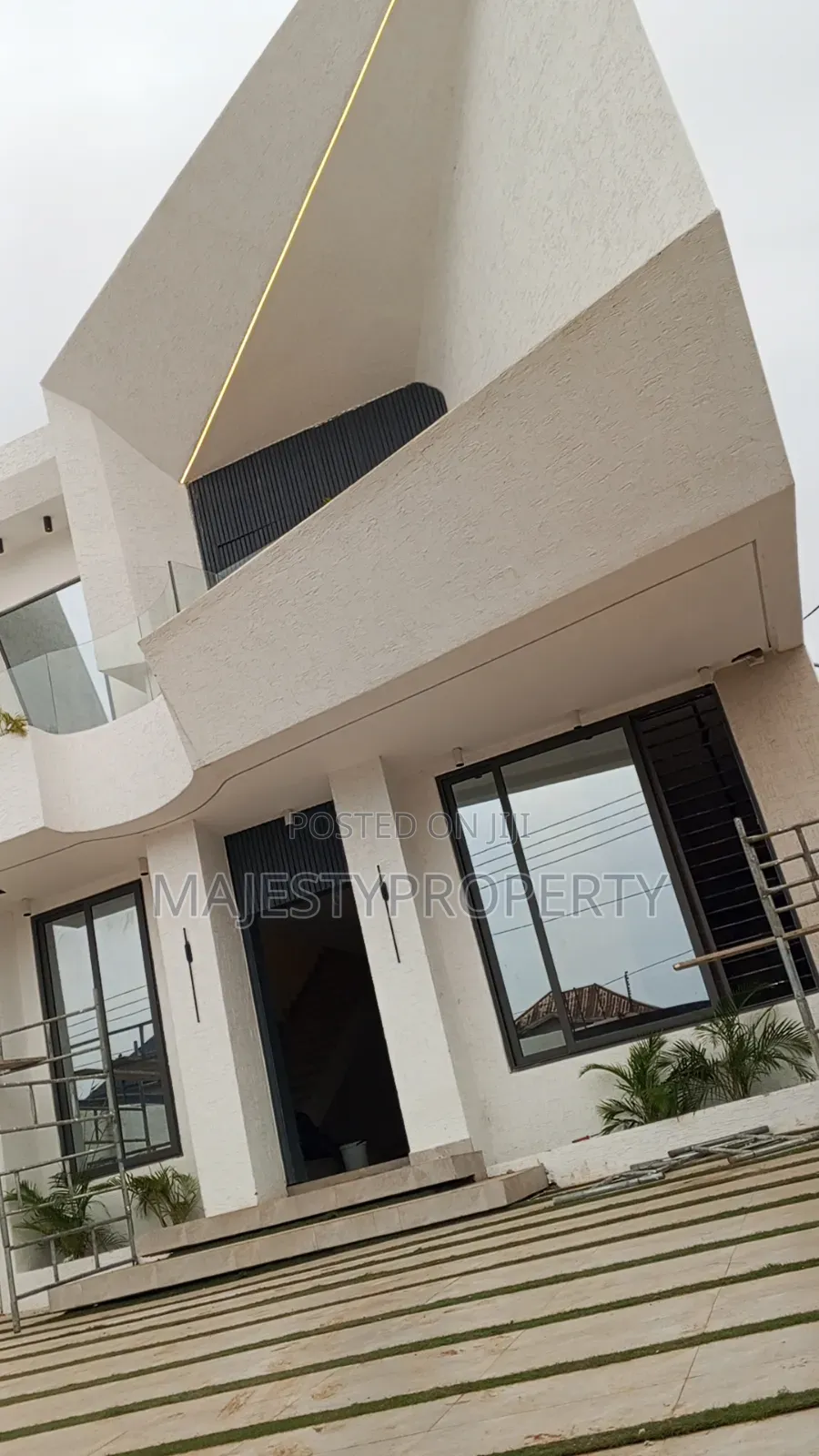 4bdrm Townhouse/Terrace in Ashaley Botwe, Adjiriganor for sale