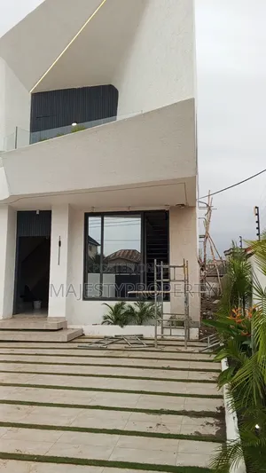 4bdrm Townhouse/Terrace in Ashaley Botwe, Adjiriganor for sale