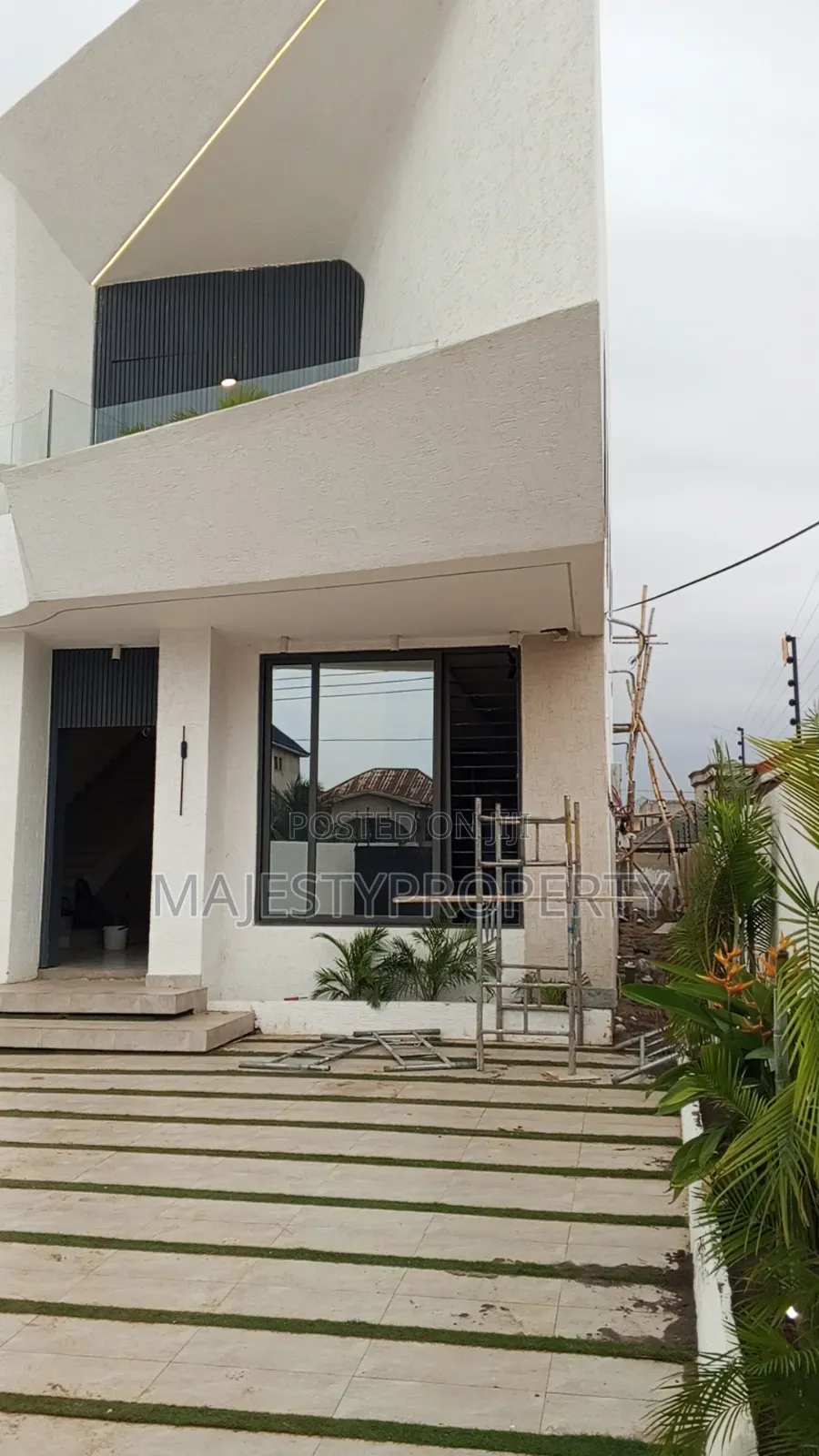 4bdrm Townhouse/Terrace in Ashaley Botwe, Adjiriganor for sale