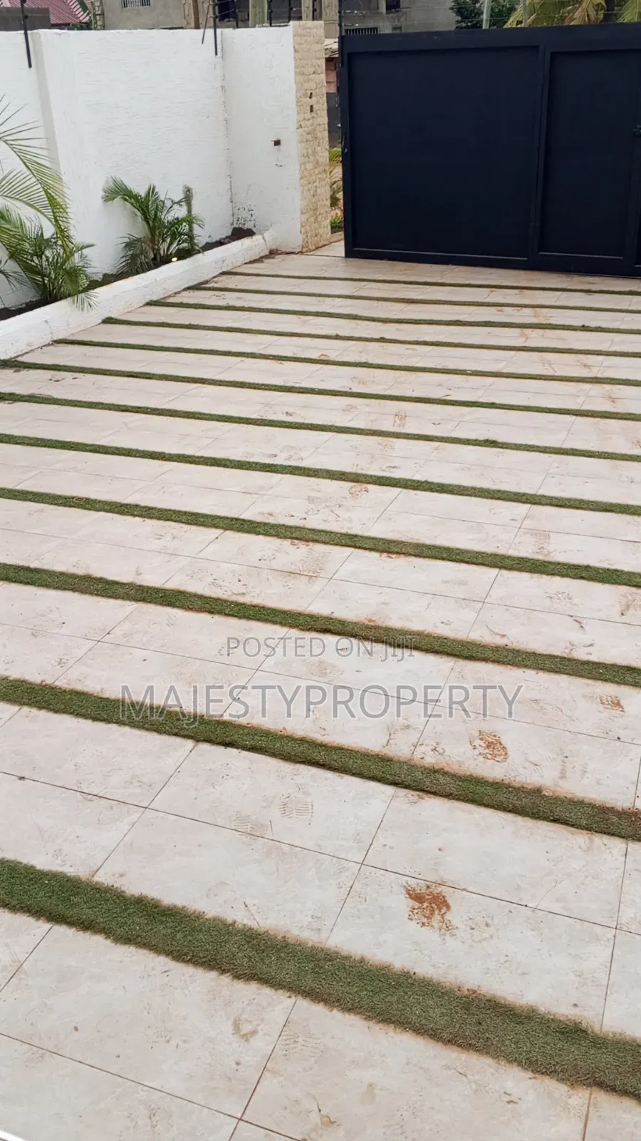 4bdrm Townhouse/Terrace in Ashaley Botwe, Adjiriganor for sale