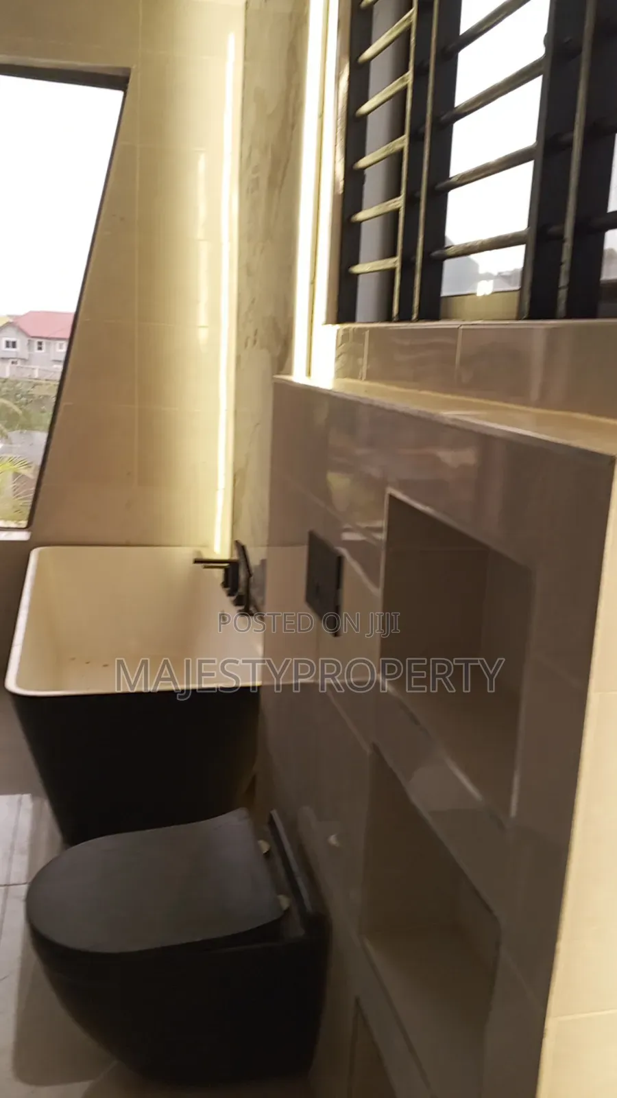 4bdrm Townhouse/Terrace in Ashaley Botwe, Adjiriganor for sale