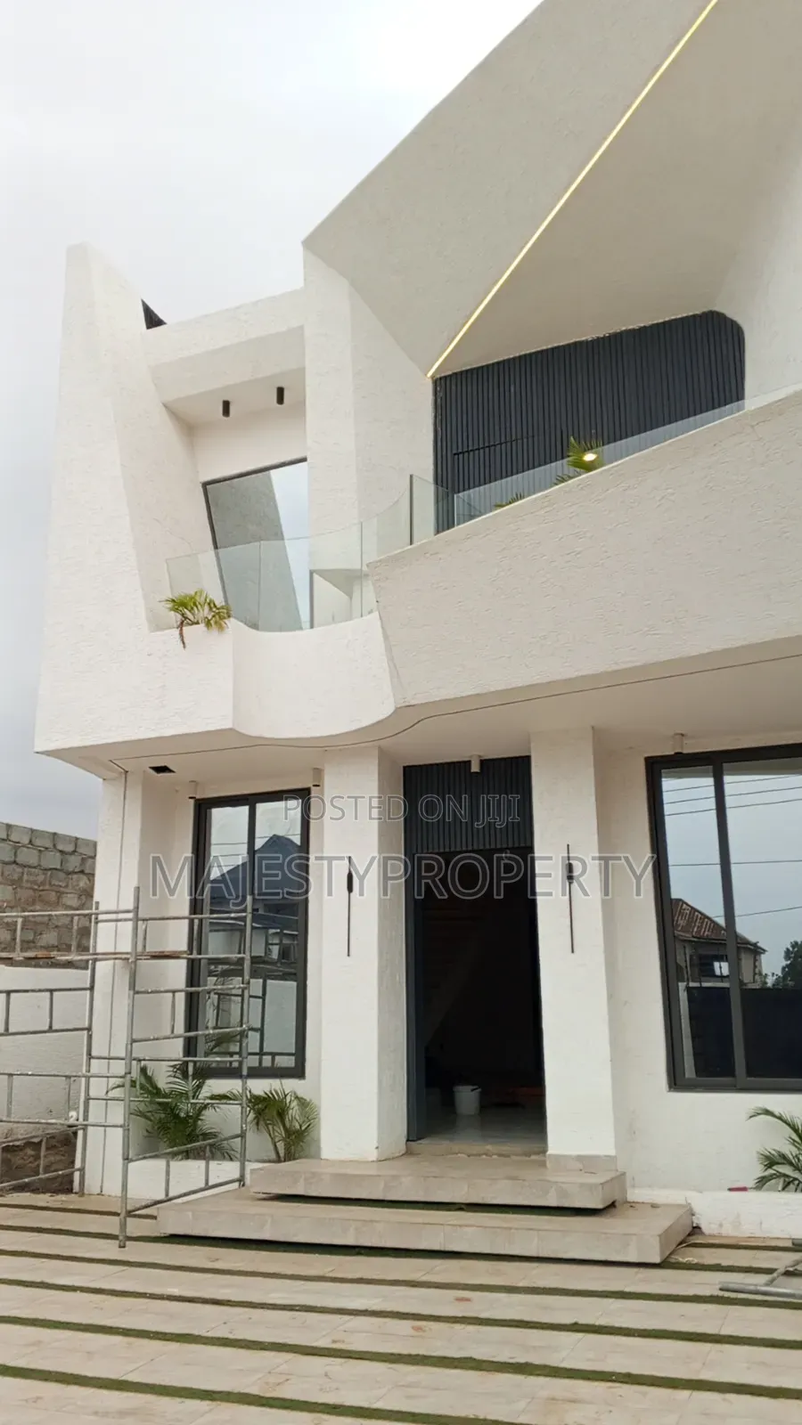 4bdrm Townhouse/Terrace in Ashaley Botwe, Adjiriganor for sale