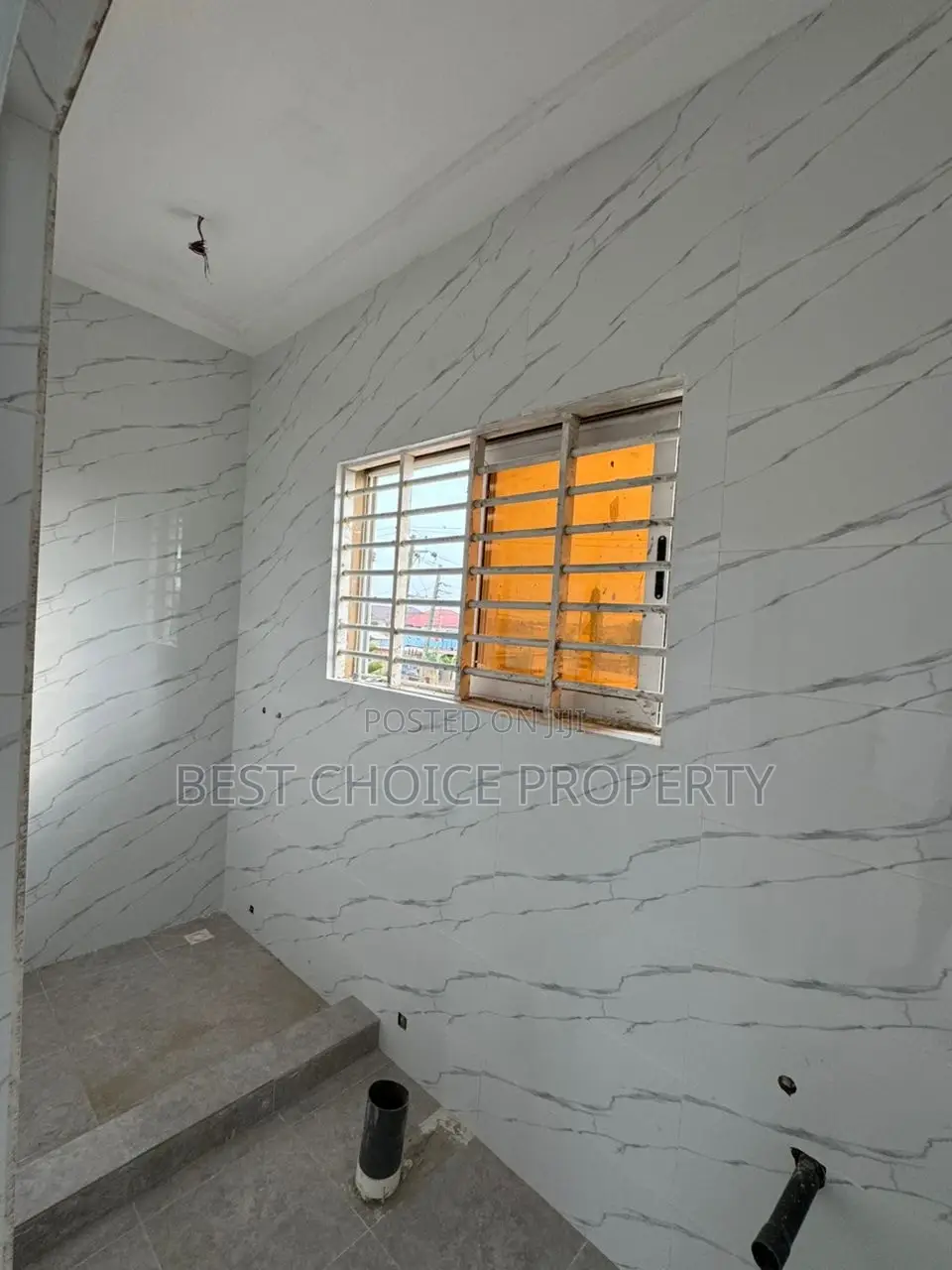 Newly Built Chamber N Hall Self Compound Lakeside Estate