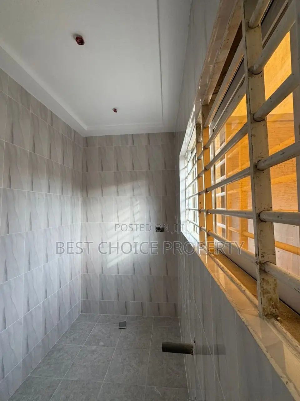 Newly Built Chamber N Hall Self Compound Lakeside Estate