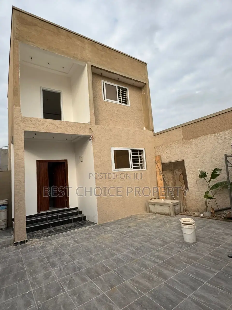 Newly Built Chamber N Hall Self Compound Lakeside Estate